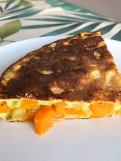 Una foto de Tortilla de calabaza y calabacín