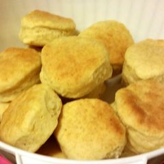 A picture of Easy Buttermilk Biscuits.