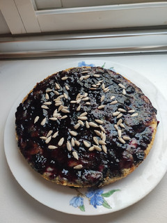 Una foto de Tarta de aprovechamiento con ensaimada y mermelada