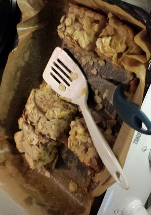 A picture of apples and pears cake.