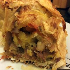 A picture of Greek chicken pie.