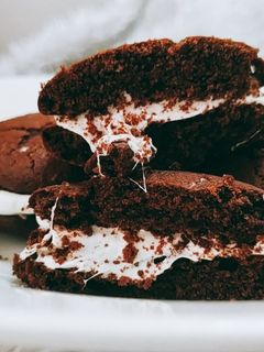 A picture of Chocolate whoopie pie.