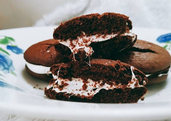 Chocolate whoopie pie