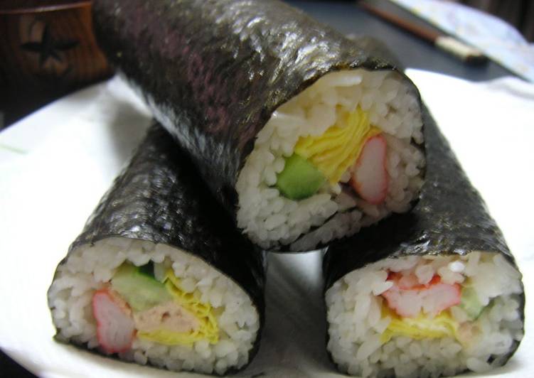 Steps to Prepare Perfect Salad Sushi Rolls - Great for Festive Occasions