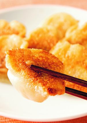 A picture of Easy Pan-Fried Frozen Dumplings (Yaki Gyoza).