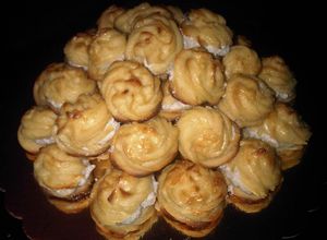 Una foto de Profiteroles de Queso Azul y Pera
