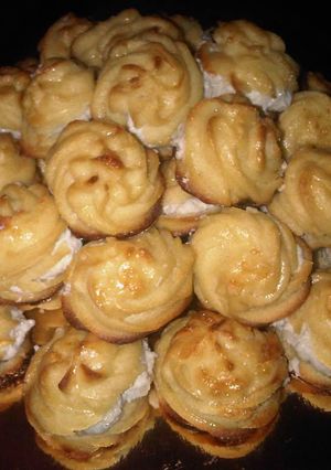Una foto de Profiteroles de Queso Azul y Pera
