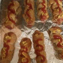 A picture of Mummy dogs.