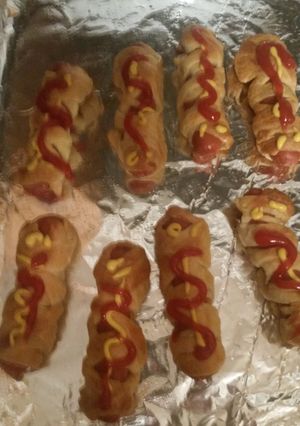 A picture of Mummy dogs.