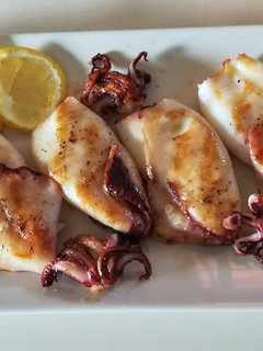 Una foto de Calamares a la plancha