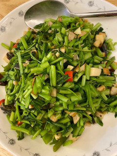 空心菜炒皮蛋杏鮑菇 的食譜成品照片