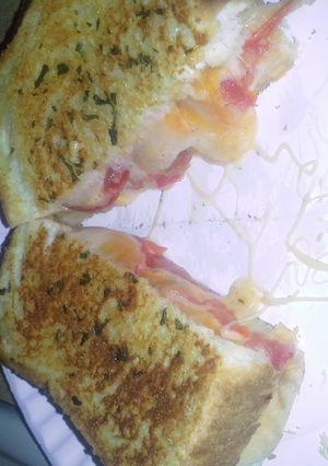 A picture of 4 cheese grilled cheese.