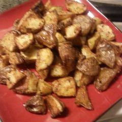 A picture of Garlic parmasean roasted potatoes.
