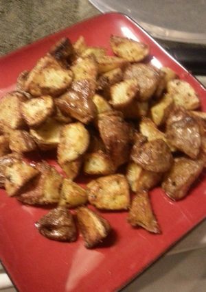 A picture of Garlic parmasean roasted potatoes.