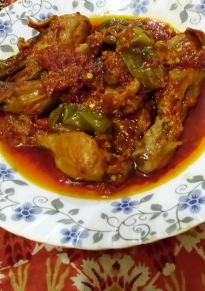 A picture of Chicken karahi resturant style.