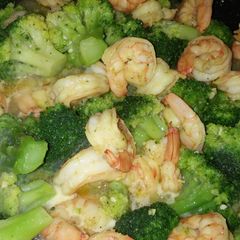 A picture of Garlic & lemon pepper shrimp and broccoli.