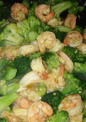 A picture of Garlic & lemon pepper shrimp and broccoli.