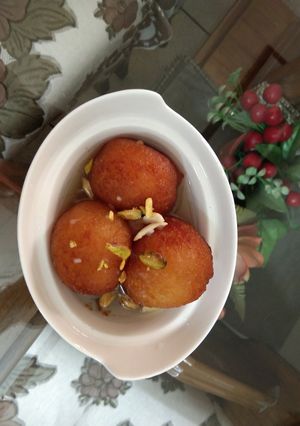 A picture of Gulab jamun.