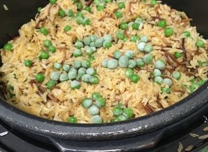 Una foto de Arroz con Fideos y Guisantes en Aceite de Bacon