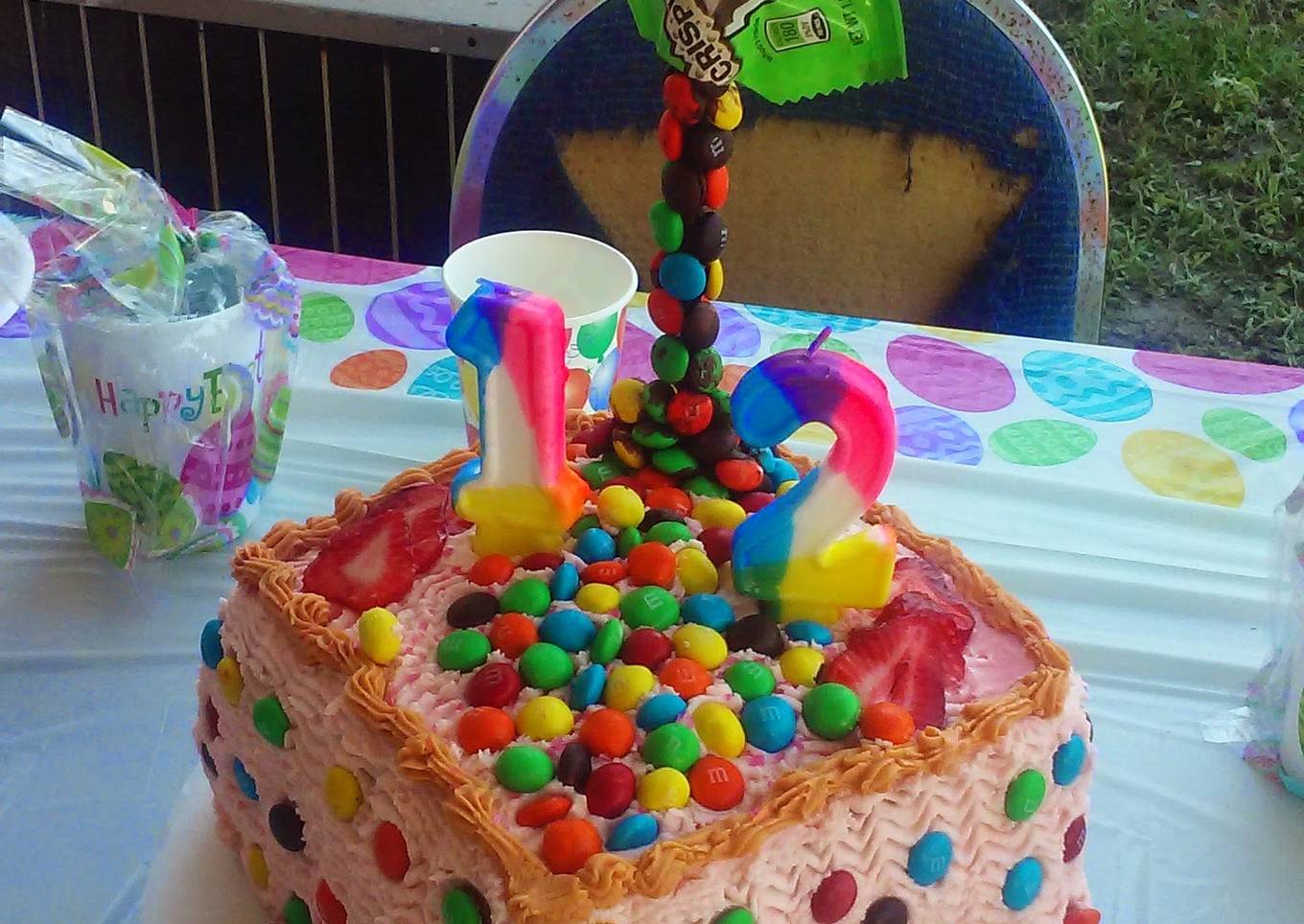 M&m gravity cake