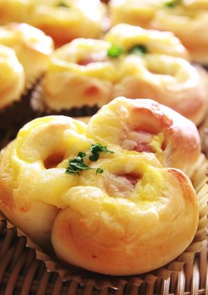 A picture of Wiener Sausage Bread.
