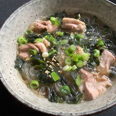 A picture of Chicken & Wakame Harusame Soup.