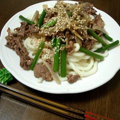 A picture of Udon Noodles With Meat In Only 3 Minutes.