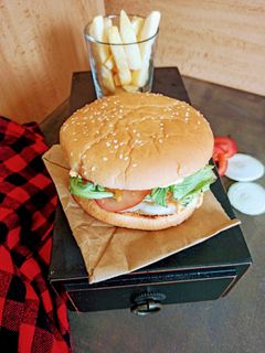 बर्गर (Burger recipe in hindi) रेसिपी मुख्य फोटो