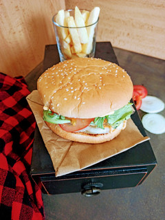 बर्गर (Burger recipe in hindi) रेसिपी मुख्य फोटो
