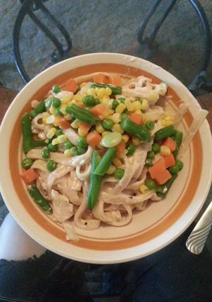 A picture of Chicken Alfredo with Veggies.