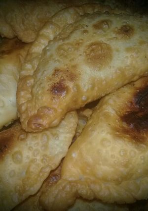 Una foto de Empanadas de zapallito y carne 🍷🍽