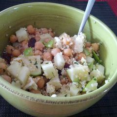 A picture of Quinoa salad with chickpeas and apples.