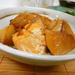 My Family's Easy Simmered Amberjack & Daikon Radish A picture of My Family's Easy Simmered Amberjack & Daikon Radish.