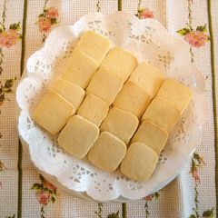 A picture of Crisp Condensed Milk Cookies.