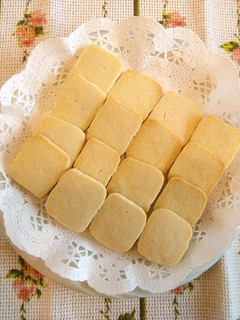A picture of Crisp Condensed Milk Cookies.