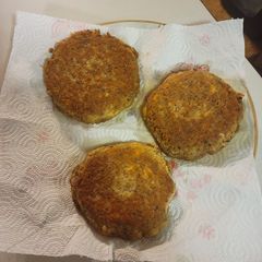 A picture of Salmon patties.
