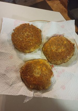 A picture of Salmon patties.