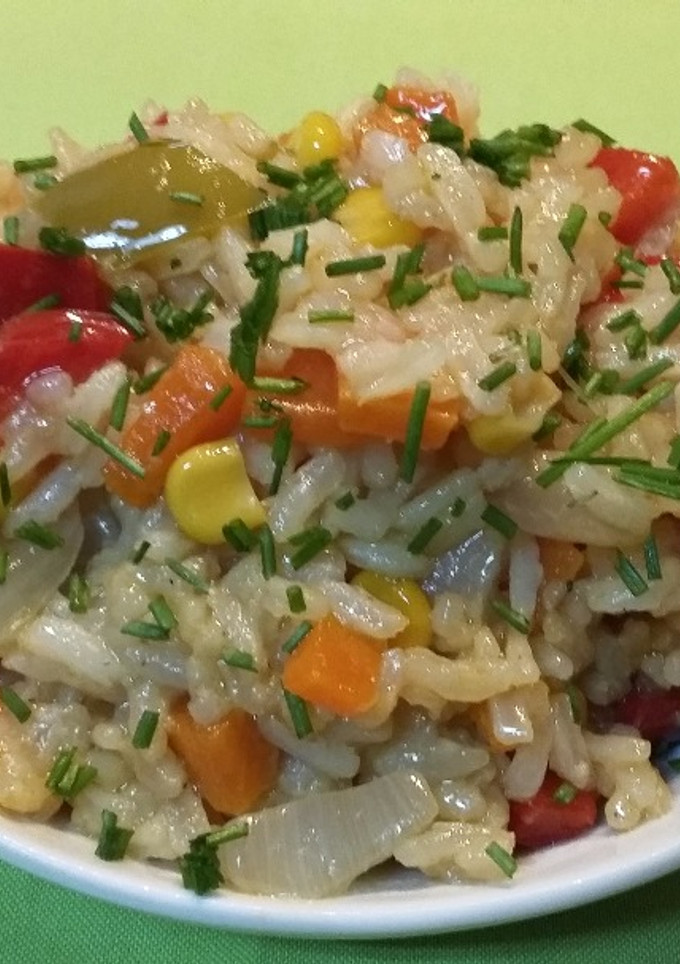 Una foto de Arroz basmati con verduras salteadas