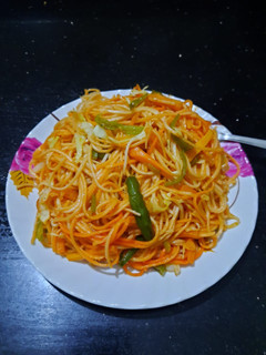 वेज चाउमीन (veg chowmein recipe in Hindi) रेसिपी मुख्य फोटो