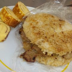 A picture of Yakiniku Rice Burger.