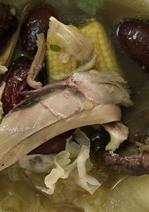 Hình của món Gà tiềm rượu nho.