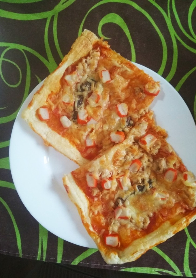 Una foto de Pizza marinera en masa de hojaldre