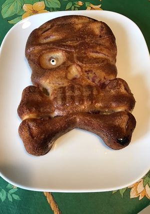 Une photo de Gâteau skull ultra moelleux aux prunes de Metley