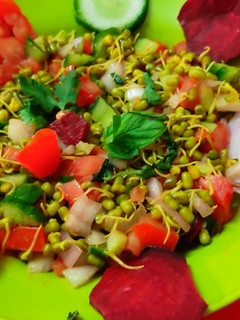 ફણગાવેલા મગ(Sprouted Moong Recipe In Gujarati) રેસીપી મુખ્ય ફોટો
