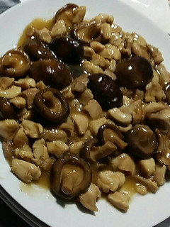 Una foto de Pollo con setas shitake