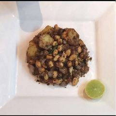 A picture of Aloo Peanut Chaat.