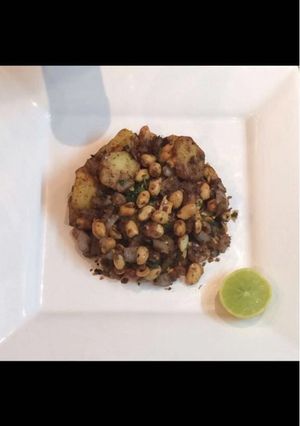 A picture of Aloo Peanut Chaat.