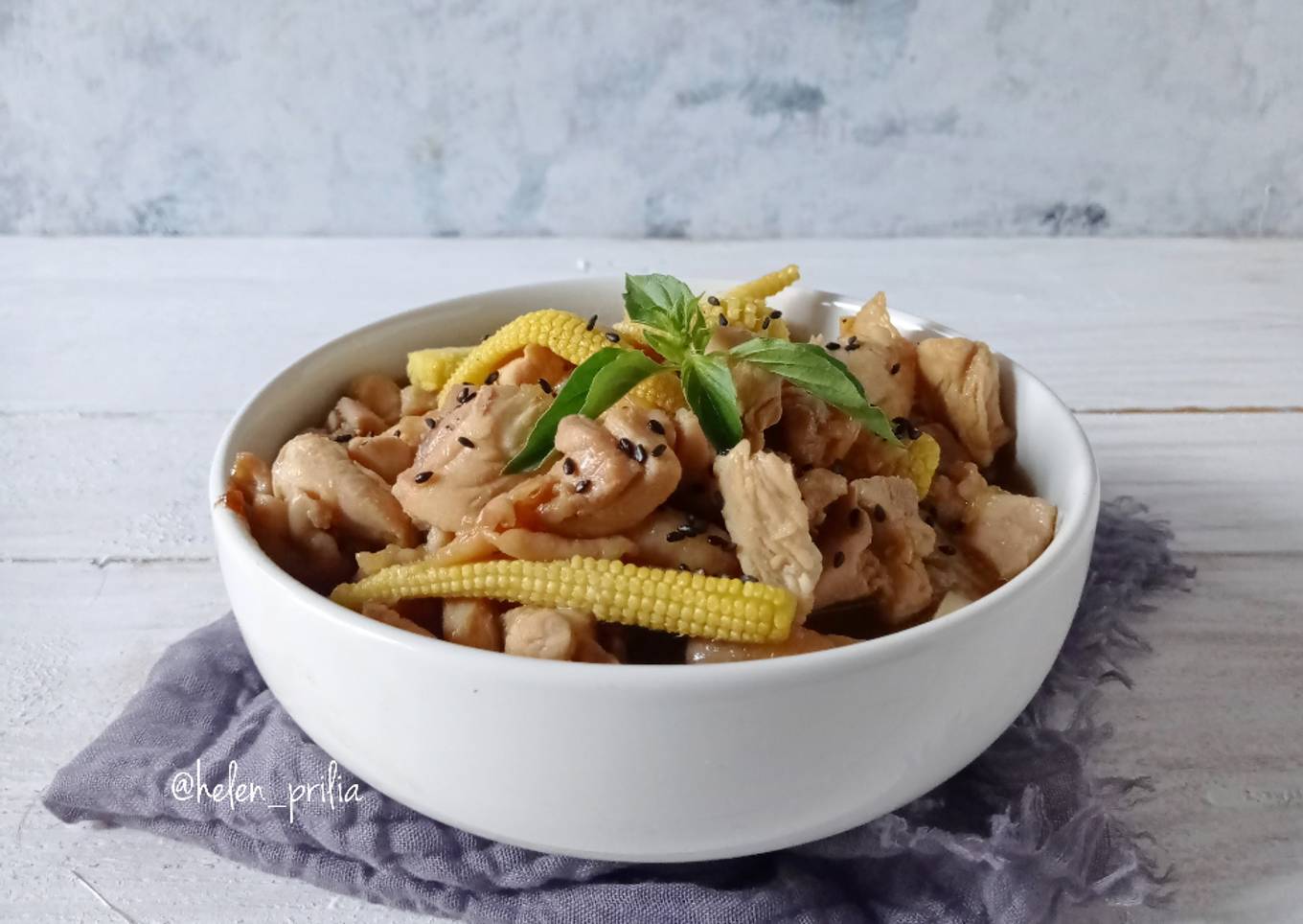Gai Pad Yod Khao Pod (Thai Chicken with Baby Corn)