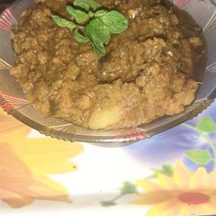 A picture of Restaurant style green chicken kheema.