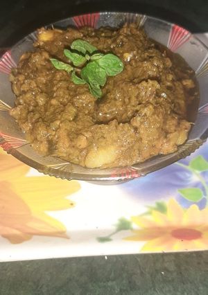 A picture of Restaurant style green chicken kheema.